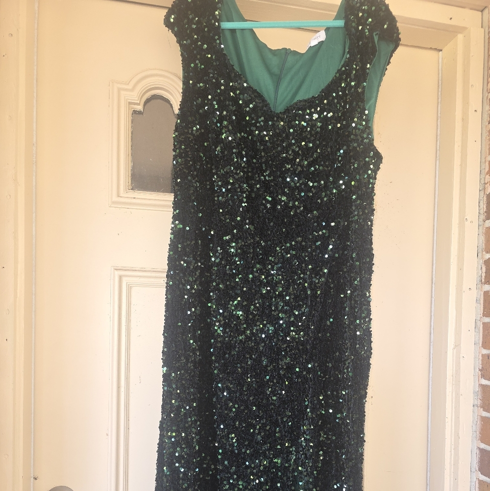 Elegant  Plus Size Green Sequin Dress